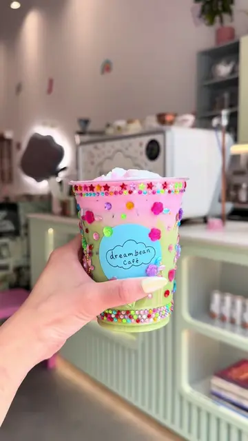 trying the viral cupcake matcha in nyc🧚🏼🌸🧁 bedazzled matcha latte cups.. i’m