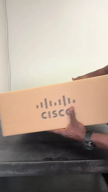 Cisco C9350 unboxing 🔌 the AI-era smart switch replacing the legendary Catalyst