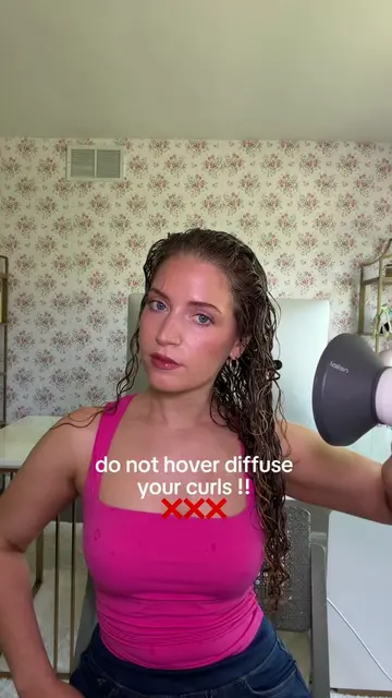Do not hover diffuse your curly hair, do this instead! #diffusingcurls #hoverdif