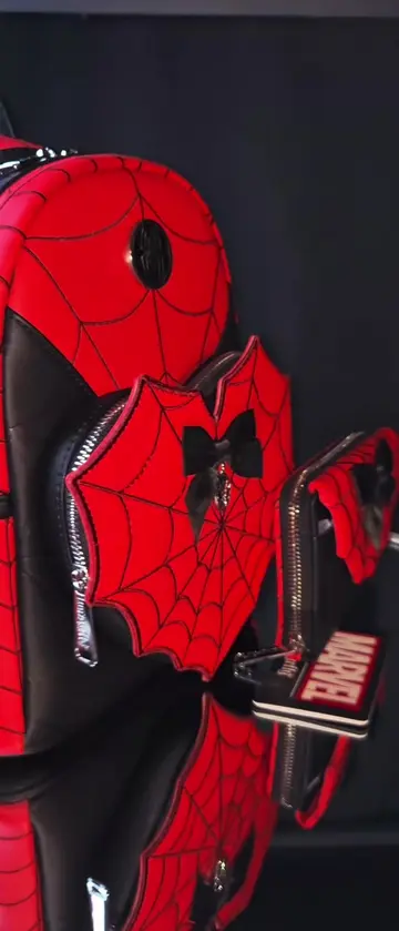 ITS SOOO PRETTYYY!!!!! 🖤🕸❤️ @Loungefly  #spiderman #marvel 