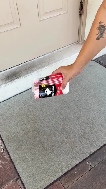 Put a salt barrier at your door to keep bad energy out! #cleanse #lawofattractio