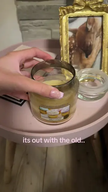 the most girlblogger candle 4eva😚😚🧁🧁🪽🪽💞💞 #yankeecandle #vanillacupcake #