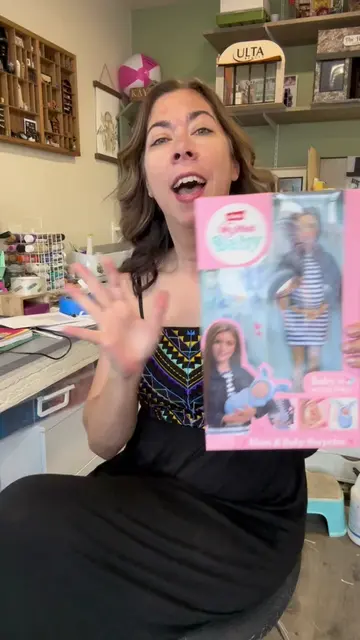 Let’s take a look at the new Mom & Baby Surprise Doll from @zurutoys #miniatures
