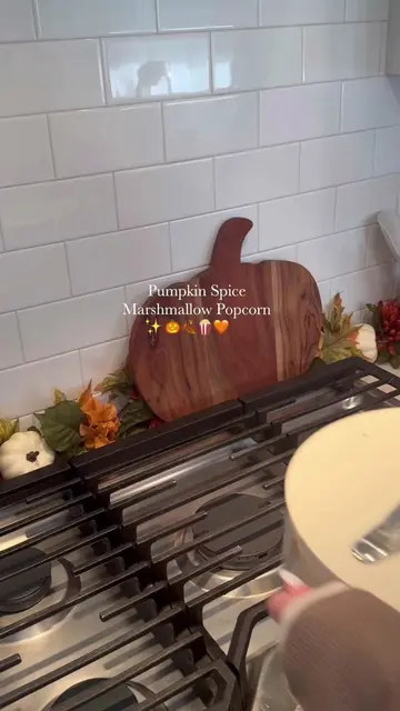 The easiest Pumpkin Spice Marshmallow Popcorn 🎃🍿  Melt 1 stick of butter, add 