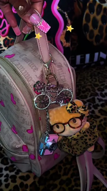 So tiny & cuteee! 📸🥰💕 #digitalcamera #camerakeychain #minicamera #camera #min