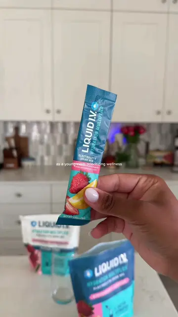Hydration is a must as a breastfeeding mom which makes @Liquid I.V. the perfect 