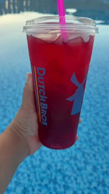 This flavor combo is SO good 🍒🫐 Here’s how to order it at Dutch Bros: • Green 