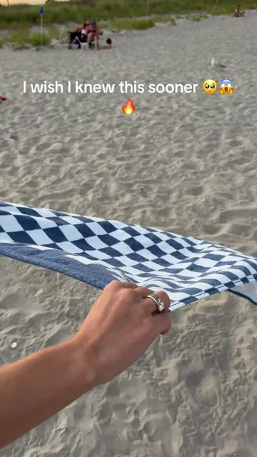 Beach hacks that actually work 🏖️😱🌊 #beachhack #beachtips #summerhack #vacati