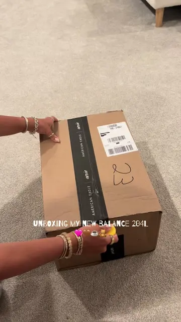 My two favorite colors!! 🤩🩷🤎 #newbalance #newbalance204L #fallshoes 