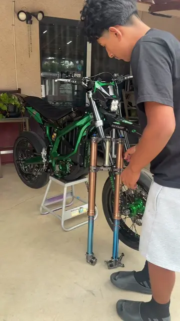 Installing new front fork 😳@PURERACING #fyp #viral #surron #ultrabee #cleanest 