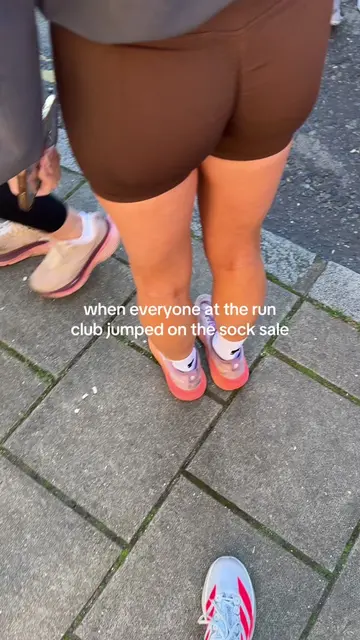 Perfect time to match with your running buddies🧦 more than 50% off the viral so