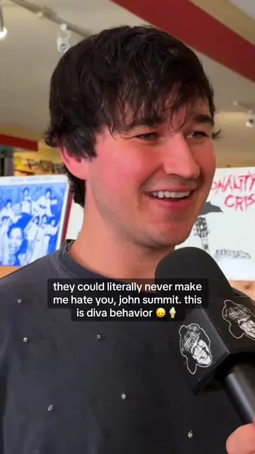this is iconic 🙂‍↕️🍦#johnsummit #icecream #chicago #logansquare #nardwuar @Nar