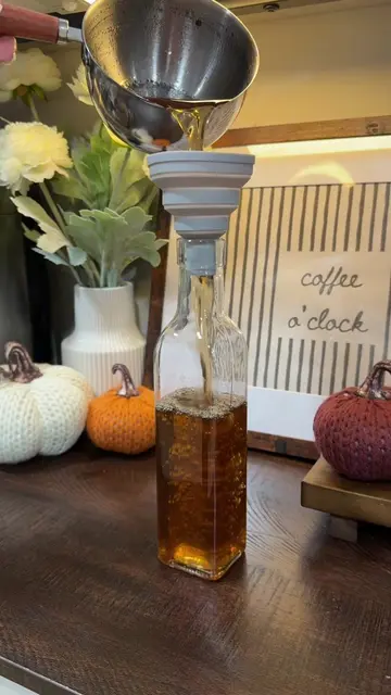 Vanilla bean syrup, but make it ✨coffee shop worthy✨ 🤎 If you love a good vanil