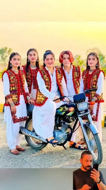 | New style group photo shoot during sunset 1. پانچ افراد کا گروپ پورٹریٹ | Five