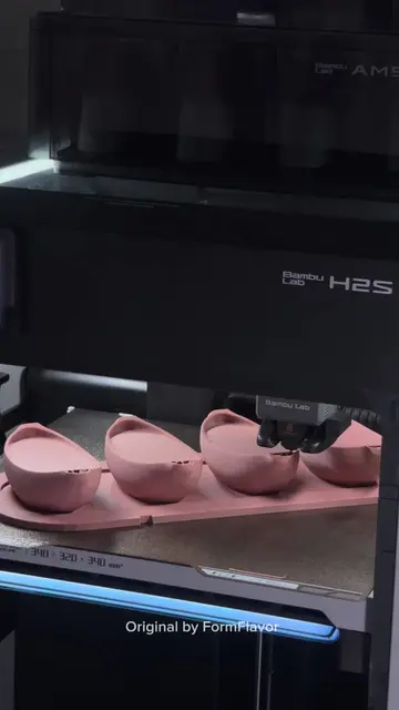 POV: you cut into a banana and find cake inside. 🍌 From a 3D-printed master to 