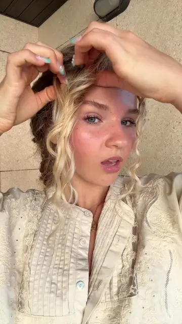 My new favorite hairstyle🤍 #hairinspo #hairstyleinspo #wavyhair #easyhairstyles