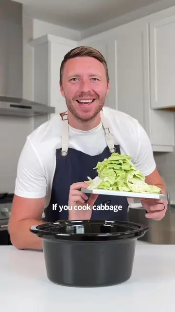 Say “YUM” if you would eat this Low Carb Slow Cooker Viral Dirty Cabbage 🥬🤤🙌 