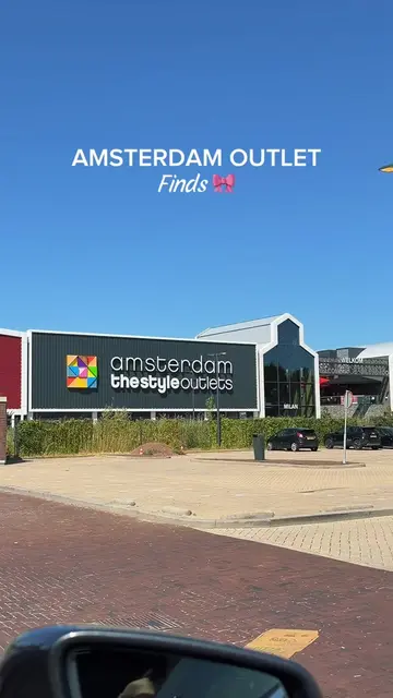 📍 Amsterdam The Style Outlets, Halfweg (op ongeveer 10 minuten van Amsterdam). 