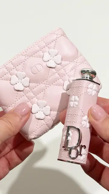 The @Diorbeauty Lucky Clover collection in pink! 🌸🍀 🌸 Diorshow 5 Couleurs Eye