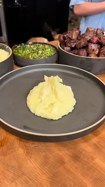 Garlic Butter Steak Bites  w/ Mashed Potatoes & Chimichurri Chimichurri * 1 cup 