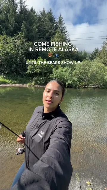 Bears OWN these fishing spots… still caught a pink tho! #alaska #alaskalife #fis