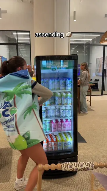 hollllyyyyyy #vitacoco #coconutwater 
