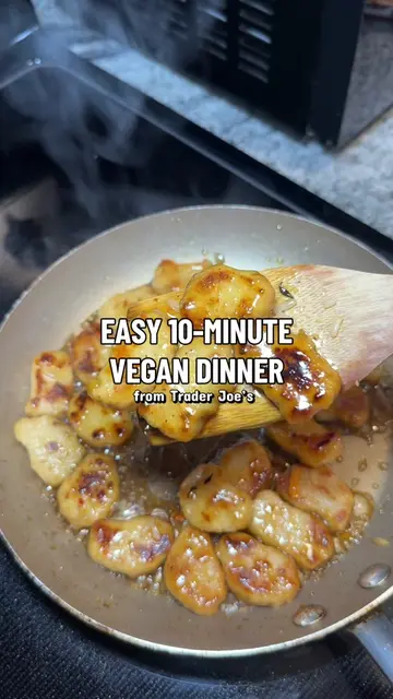 This VEGAN dinner idea from Trader Joe’s takes MAX 10 minutes and is so incredib