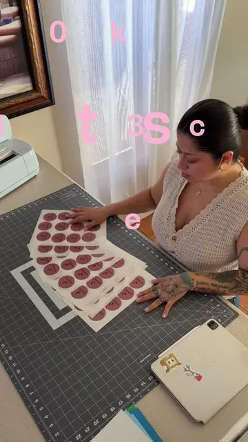 Printing+cutting 130 stickers for a friend’s small business #cricutprojects #sti