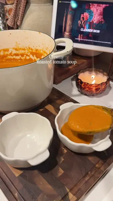 Cozy, creamy, and packed with flavor 🍅🍂 This roasted tomato soup is made with 