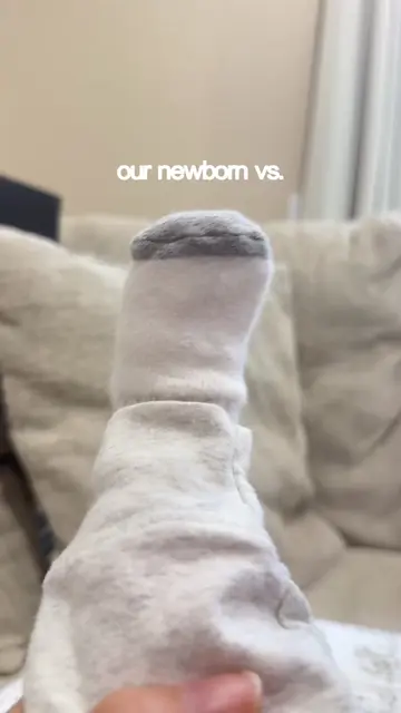 baby toes or toe beans? #dogmom #newmom #newborn #boymom 