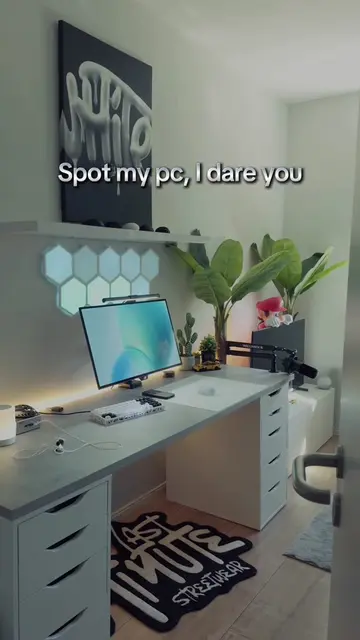 Not that hard.. 🤓 | #techtok #cleansetup #laptopsetup #compsetup #setup | Credi