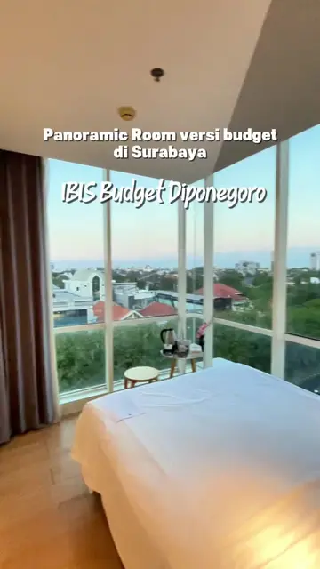 Hotel budget di Surabaya punya tipe kamar Panoramic View, yang bisa liat kesibuk