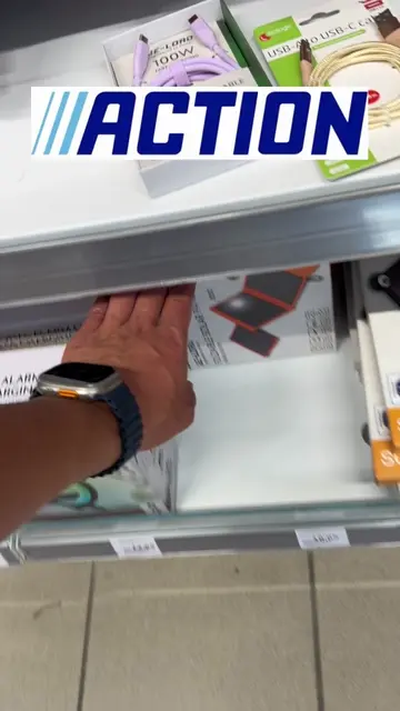 ☀️🔋 Charge your phone ANYWHERE! 😍 This foldable solar panel from Action is per