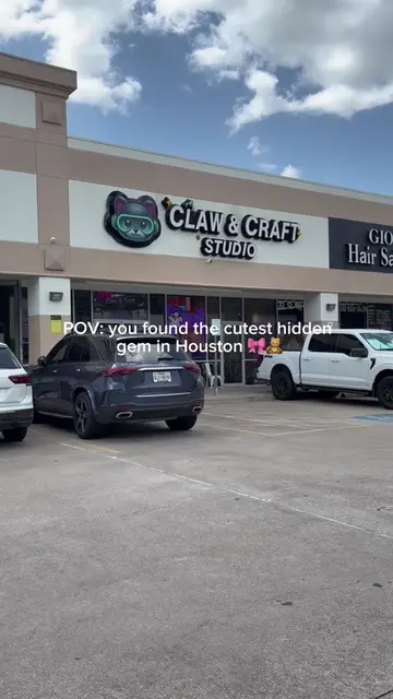 Houston girlies, I found your next girls’ day activity 🎀🧸✨ Making my own custo