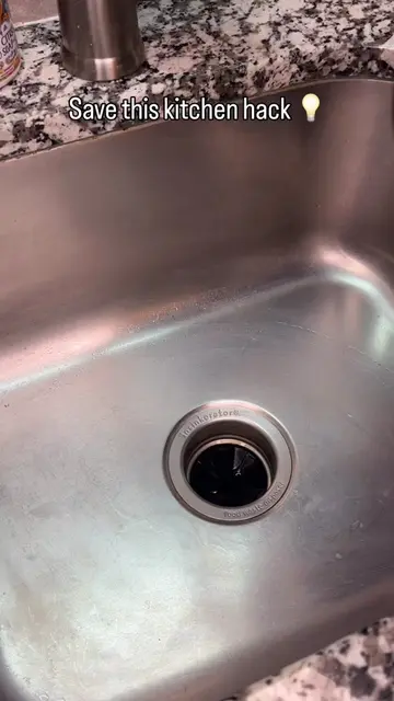 Stop ✋ Don’t pour used cooking oil down the sink ⚠️ #kitchenhack #kitchensecrets