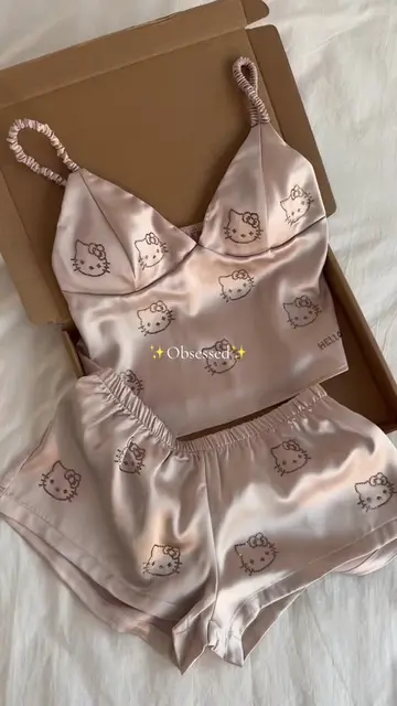 obsessed with this sparkly hello kitty pjs!!😍✨#hellokitty #hellokittylover #hel