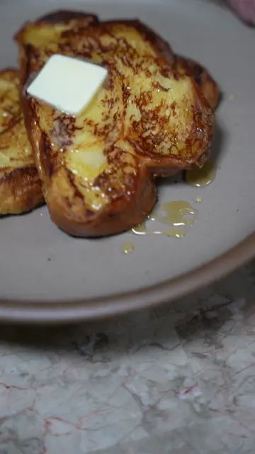 Melted Ice Cream French Toast Hack by @Gideon General! 🍦🍞 Who knew melted ice 