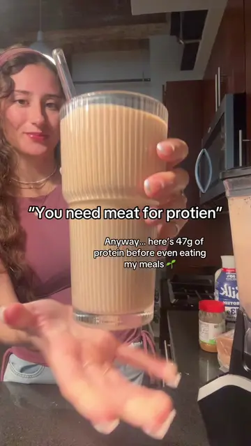 drinking 47 grams of plant protein before breakfast🌱 Ingredients :  1 cup of Si