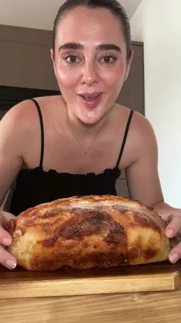 If your a garlic fan… TRY THIS IMMEDIATELY! 🤤😍  It’s like cheese garlic bread 