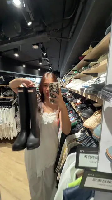 Found my dream boots in Taiwan for 1,000 TWD or 1,900+ pesos only! Such a steal 