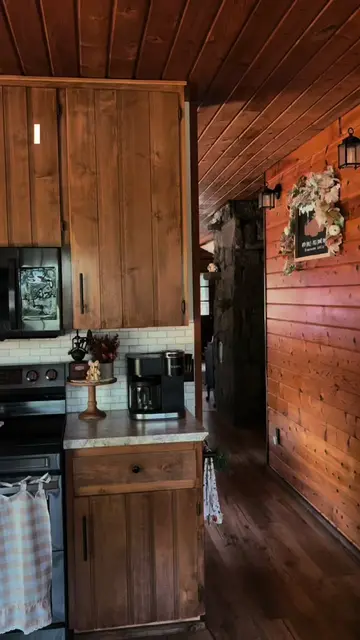 There’s just something about a warm, cozy kitchen in a log home 🪵☕️ #countryhom