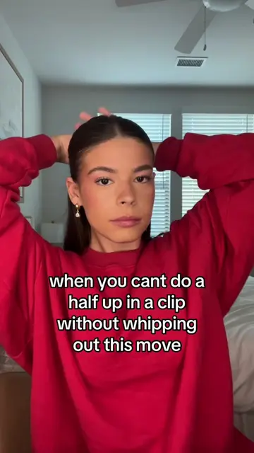 i want an @Emi Jay clip BAD🥲🥲🥲#creatorsearchinsights #curlhairstyle #clawclip