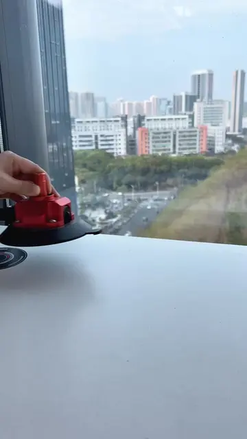 Jinraiko suction cup mount — built for the go. 📱💨 Smooth, dry, flat surfaces? 