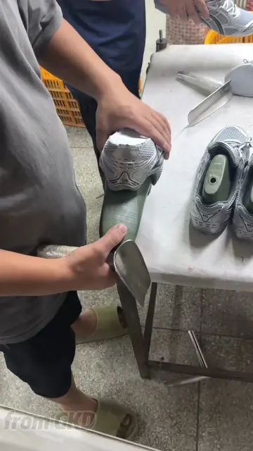 real sneaker factory shipped all over the world free QC inspection one pair can 