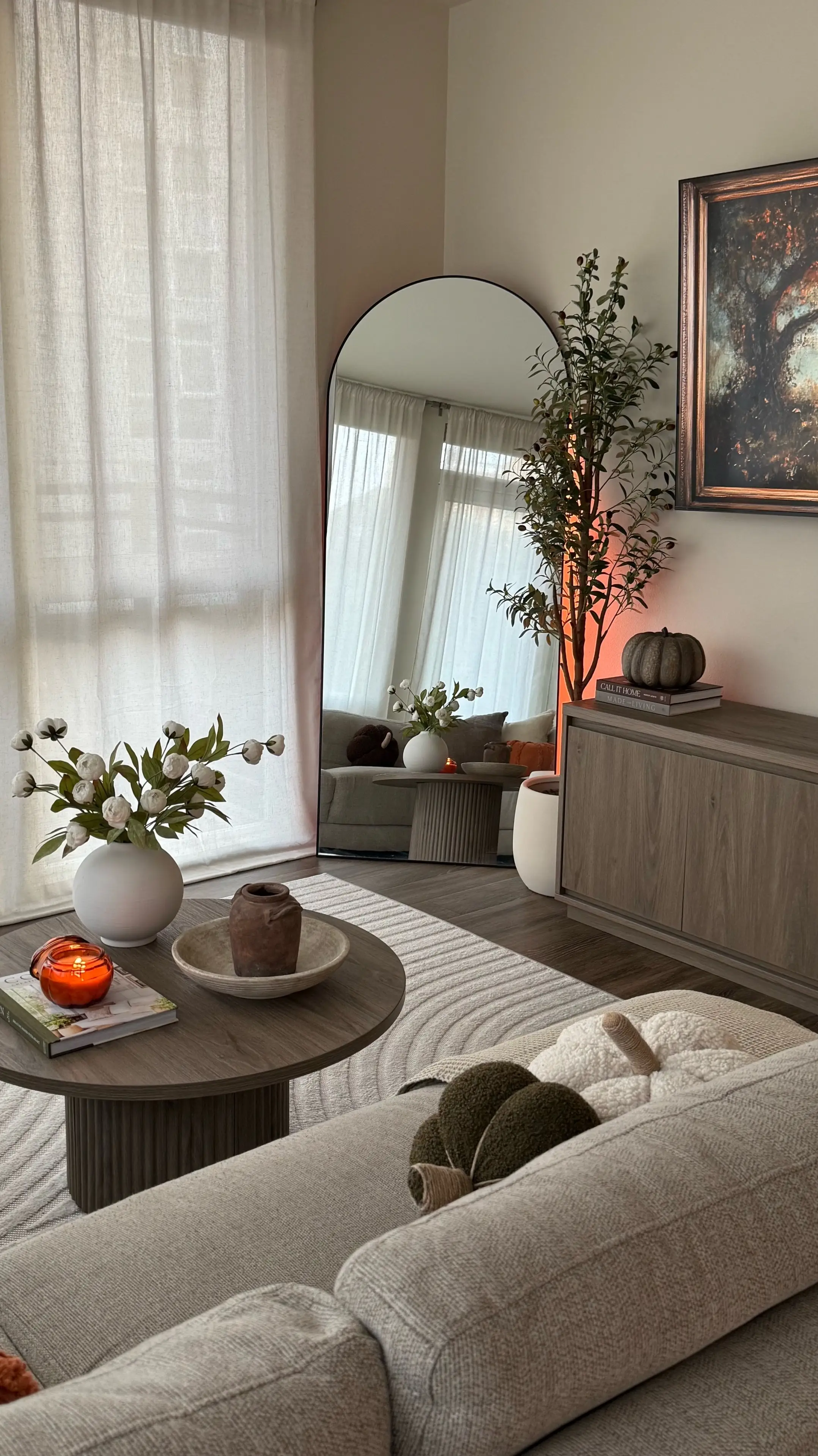 a little autumn refresh 🕯️🍂 #fallhomedecor #cozyvibes #homeinspo #neutralaesth