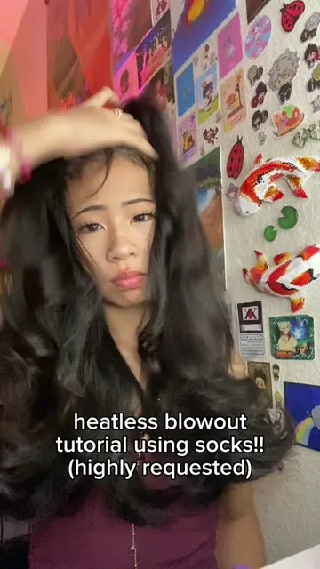 highly requested heatless blowout tutorial using socks and a few hair ties! RESU