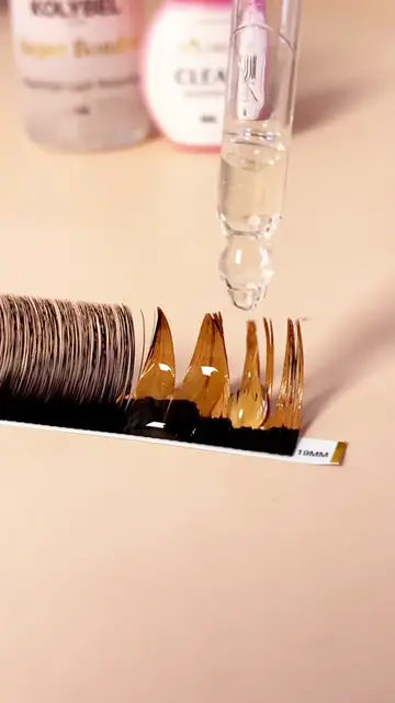 Stained lashes. Saved lashes.🧽💨 Wipe off foundation & oil, deep cleanse fully�
