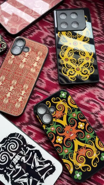 Borneo-style custom casing available for all phone models 🔥🌿  📩 DM to get you