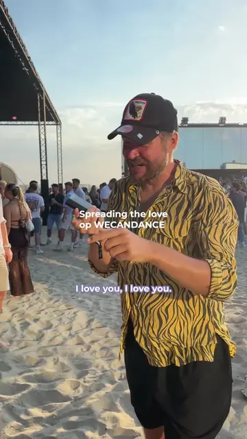De festivaltrend van 2026 is eendjes uitdelen aan festivalgangers die een toffe 