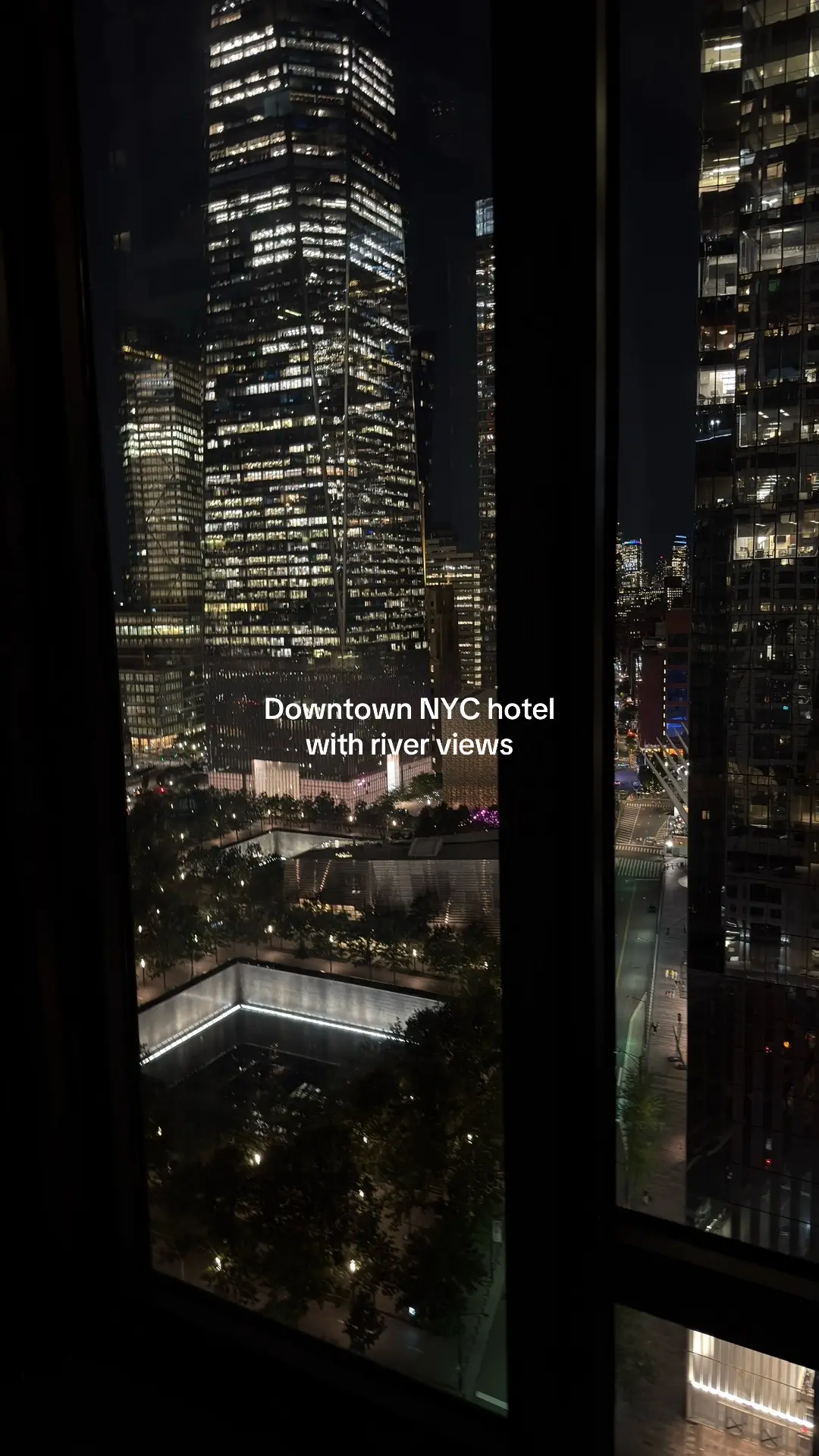 The Superior King Room with city and river view has Downtown Manhattan skyline a